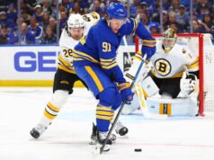 Sabres mencetak 4 gol periode ke-3 untuk mengalahkan Bruins 4-3 di pembuka playoff