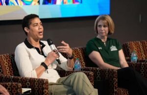 Cheryl Miller dan pakar hoop wanita lainnya mendiskusikan keadaan permainan di AP Top 25 Poll Experience