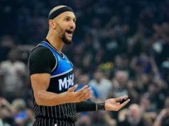 Sihir, yang diuji sepanjang musim, menemukan cara di saat-saat terakhir untuk mengalahkan Pistons untuk memimpin seri 2-1