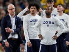 UConn memperlambat Michigan, tetapi permainan fisik tidak bisa mengimbangi tembakan buruk dalam kehilangan perebutan gelar