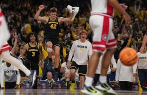 Michigan mengalahkan Arizona dan mencapai perebutan gelar nasional dengan kemenangan 91-73