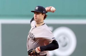 Schlittler mengatakan ejekan `tidak terlalu buruk’ saat dia melakukan lemparan di Fenway Park untuk pertama kalinya melawan Red Sox