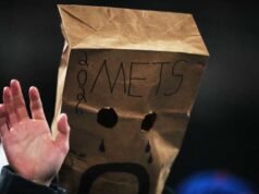 Penggemar Mets sebagian besar tinggal di rumah tetapi memenuhi Citi Field dengan ejekan di akhir pertandingan saat selip di New York mencapai 12 pertandingan