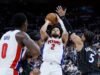 Pistons mengalahkan Magic 98-83 di Game 2 hingga seri genap dan mengakhiri kekalahan beruntun terpanjang di playoff kandang NBA
