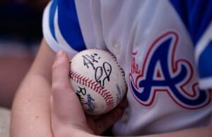 Diperlakukan seperti raja, lalu ditampar ke surga: Mengingat bisbol Amerika