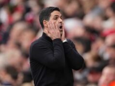 Arsenal dikejutkan oleh Bournemouth dalam kekalahan 2-1 yang memungkinkan Man City kembali ke perburuan gelar Liga Premier