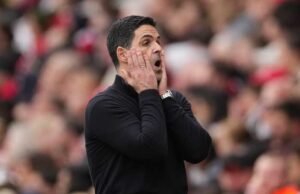 Arsenal dikejutkan oleh Bournemouth dalam kekalahan 2-1 yang memungkinkan Man City kembali ke perburuan gelar Liga Premier