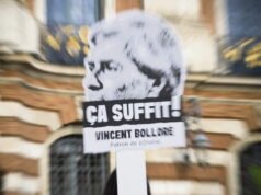 Perselingkuhan rumput: Bolloré sendiri yang mengurus pembelaannya di surat kabar miliknya sendiri