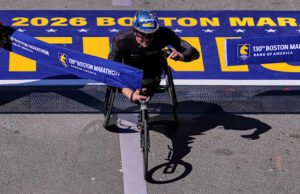 Marcel Hug mengklaim gelar kursi roda Boston Marathon kesembilannya, Eden Rainbow-Cooper memenangkan perlombaan wanita