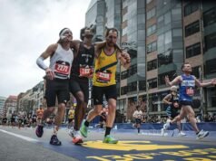 Pria yang membantu sesama pelari melintasi garis finis Boston Marathon mengatakan bahwa membantu adalah naluri alaminya