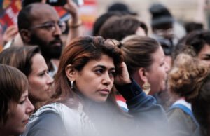 Anggota Parlemen LFI Rima Hassan dibebaskan dari tahanan polisi namun dipanggil pada bulan Juli untuk diadili