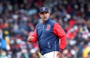 Manajer pemadam kebakaran Boston Red Sox Alex Cora dan 5 pelatih