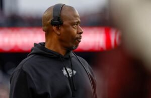 Asisten kepala pelatih Dave Merritt didakwa di KC pinggiran kota dengan pelanggaran ringan dalam negeri