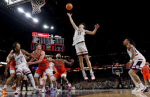 Mahasiswa baru Braylon Mullins dan Keaton Wagler bersinar saat yang lain berjuang dalam kemenangan UConn atas Illinois