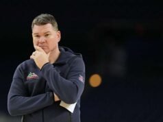 Tommy Lloyd dari Arizona menyetujui perpanjangan di tengah statusnya sebagai kandidat potensial untuk pekerjaan UNC