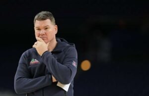 Tommy Lloyd dari Arizona menyetujui perpanjangan di tengah statusnya sebagai kandidat potensial untuk pekerjaan UNC