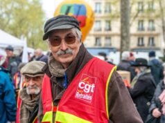 Para pensiunan turun ke jalan untuk menuntut akses yang lebih baik terhadap layanan kesehatan