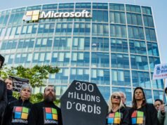 Melawan rencana keusangan Windows 10, prosesi pemakaman di depan kantor pusat Microsoft