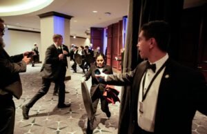 “Saya marah memikirkan semua yang telah dilakukan pemerintahan ini”: apa yang kita ketahui tentang penembak di pesta pers di Washington