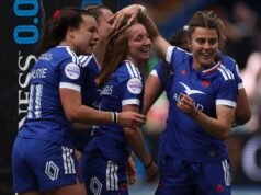 Jet biru melewati jebakan Welsh