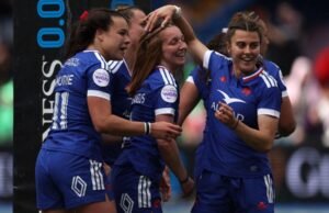 Jet biru melewati jebakan Welsh