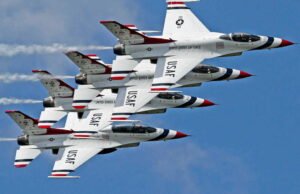 Tersembunyi di dasar jurang, terluka, pilot F-15E dieksfiltrasi oleh Navy SEAL Team 6