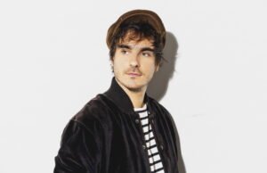 “Boulevard of Childhood” oleh Gauvain Sers: waktu hidup bersama dan titik balik dunia