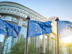 Emmanuel Macron memohon untuk menyebarkan utang Eropa dan terus meminjam