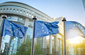 Emmanuel Macron memohon untuk menyebarkan utang Eropa dan terus meminjam