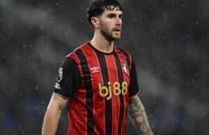 Bek yang dikaitkan dengan Barcelona ingin melanjutkan di Liga Premier; dalam kontak dengan Chelsea, Man United