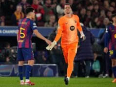 Barcelona terbuka untuk mempertahankan klub veteran itu untuk satu musim lagi