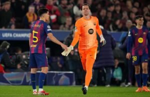 Barcelona terbuka untuk mempertahankan klub veteran itu untuk satu musim lagi