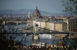 Korupsi di Hongaria: Ketegangan di Euronews ketika situs berita tersebut menyensor artikel tentang perusahaan dan oligarki yang terkait dengan pemimpin Hongaria