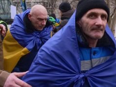 Video. Kyiv dan Moskow bertukar tawanan perang pada malam Paskah Ortodoks. Gencatan senjata sebagian besar dilanggar oleh tentara Rusia