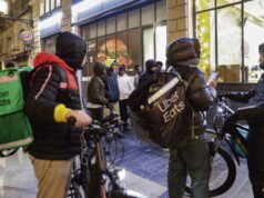 Mengapa Uber Eats dan Deliveroo menjadi sasaran pengaduan “perdagangan manusia”?