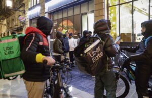 Mengapa Uber Eats dan Deliveroo menjadi sasaran pengaduan “perdagangan manusia”?