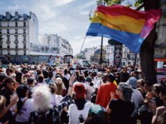 “Jika kita tidak melawan sekarang, kita berisiko kehilangan hak-hak kita di masa depan”: di Paris, komunitas LGBTQIA+ melakukan mobilisasi melawan pidato-pidato reaksioner