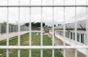 Mengunci orang asing selama 210 hari: kaum Macronis dan sayap kanan mencoba lagi, meskipun ada sensor dari Dewan Konstitusi