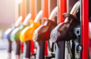 Kekurangan bahan bakar: hati-hati terhadap kendaraan barang berat yang dilarang melintas di jalan pada akhir pekan