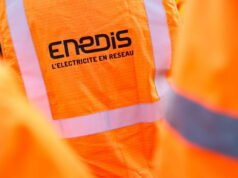 Desa-Neuf. Antena relai telepon terbakar