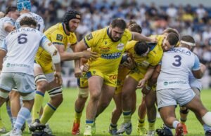 Ragbi. Isérois Régis Montagne dan rekan satu timnya ditahan polisi kemudian dibebaskan setelah membela diri dalam perkelahian