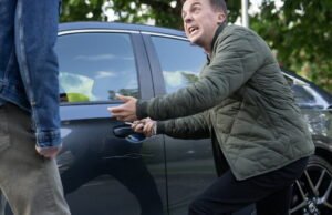 Mengalir. Return of Malcolm, sekuel The Handmaid’s Tale… film dan serial yang sayang untuk dilewatkan di bulan April