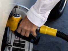 Perang Langsung di Timur Tengah. Harga minyak turun di bawah 100 dolar, menunggu pidato Trump malam ini