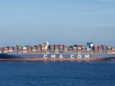 Perang Langsung di Timur Tengah. Sebuah kapal kontainer dari grup Perancis CMA CGM melewati Selat Hormuz