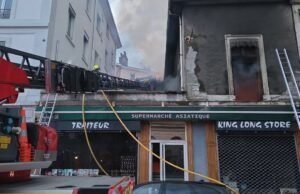 Grenoble. Kebakaran hebat menghancurkan sebuah supermarket Asia di pusat kota