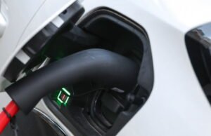 “Mengisi daya mobil Anda di rumah jauh lebih murah dibandingkan mengisinya”