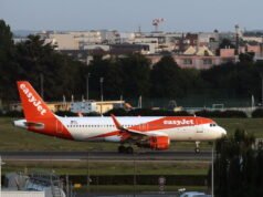 Orly. Tembakan mortir dari prosesi pernikahan mengganggu bandara, pesawat harus berputar-putar