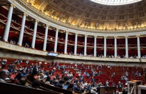 Kebijakan. Sebagian besar anggota parlemen memilih rancangan undang-undang untuk melawan penipuan sosial dan pajak