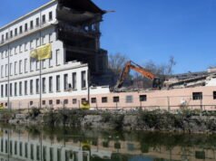 Mulhouse. Pembongkaran spektakuler bekas kantor pusat La Poste telah dimulai