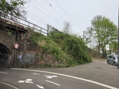 tiga orang muda didakwa dan dipenjarakan